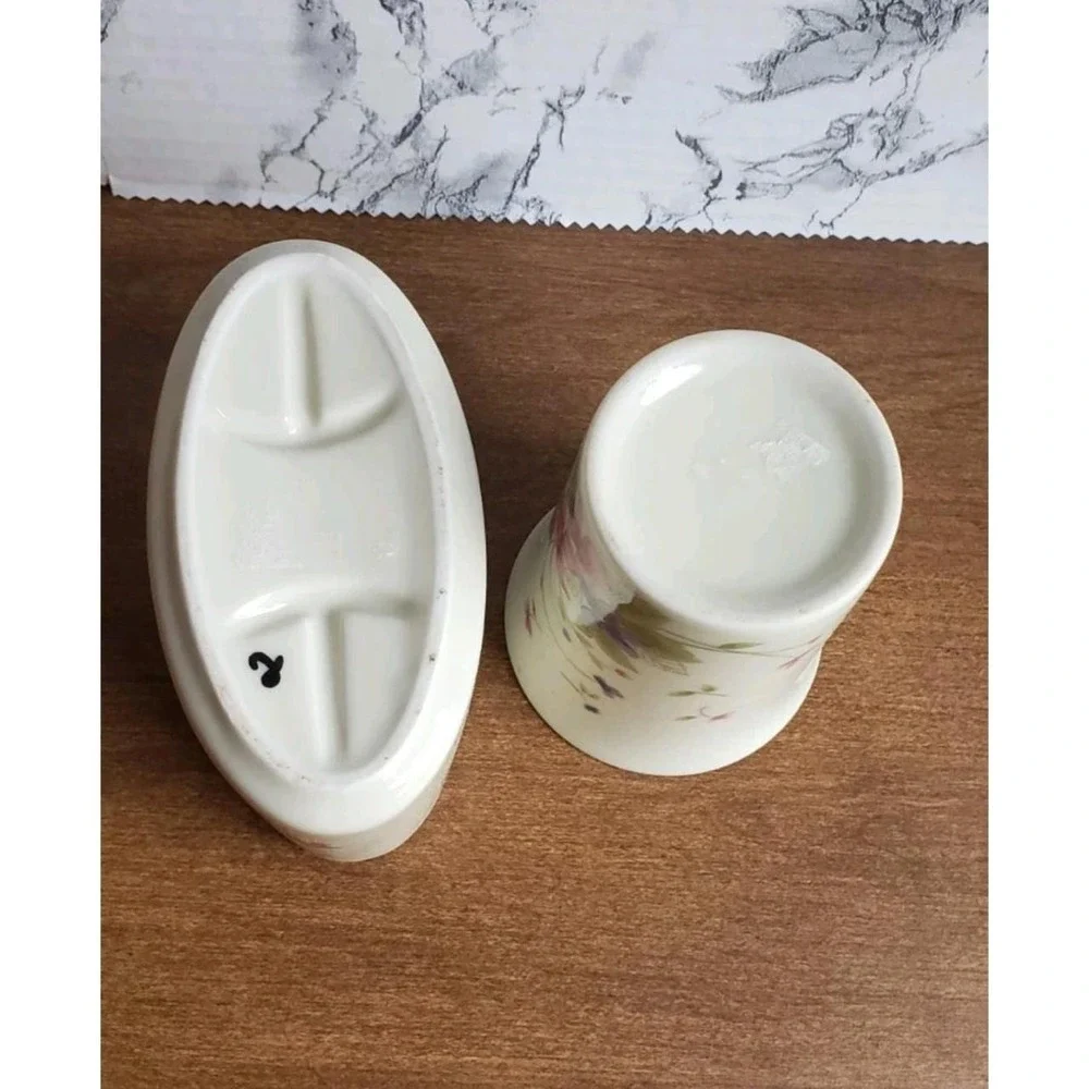 Bathroom set. Vintage, floral print